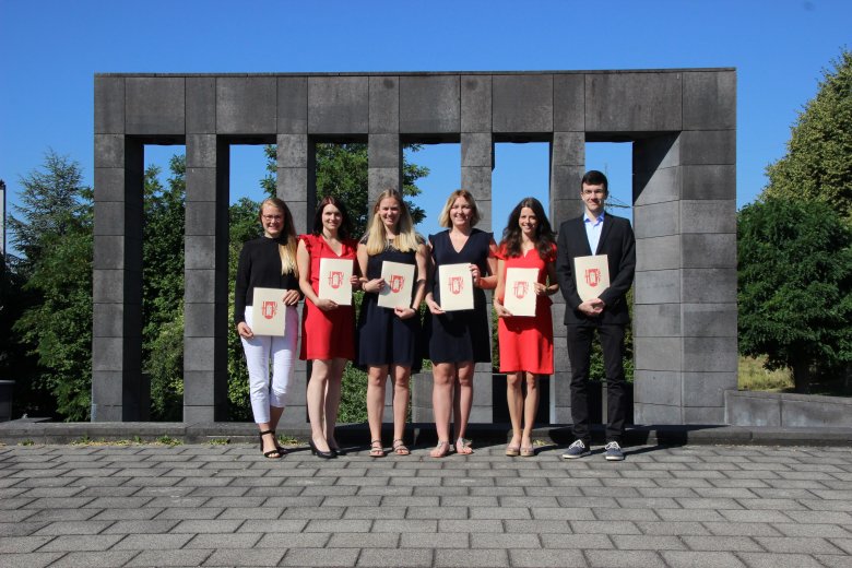 (v.l.n.r.) Kim Lachmann, Melina Weichart, Lena Rasch, Lea Meyer, Jennifer Mehrholz und Benedikt Schneider.