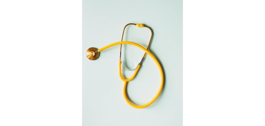 Bild mit gelben Stethoskop