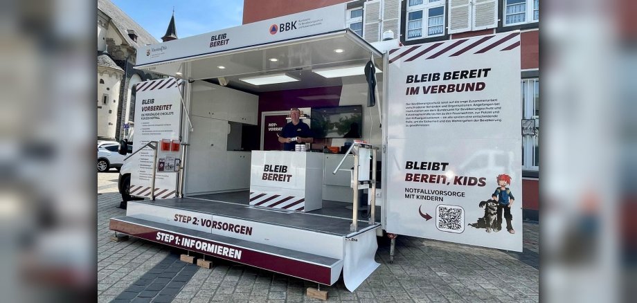 Das Infomobil steht auf dem Weißenthurmer Kirchplatz. 