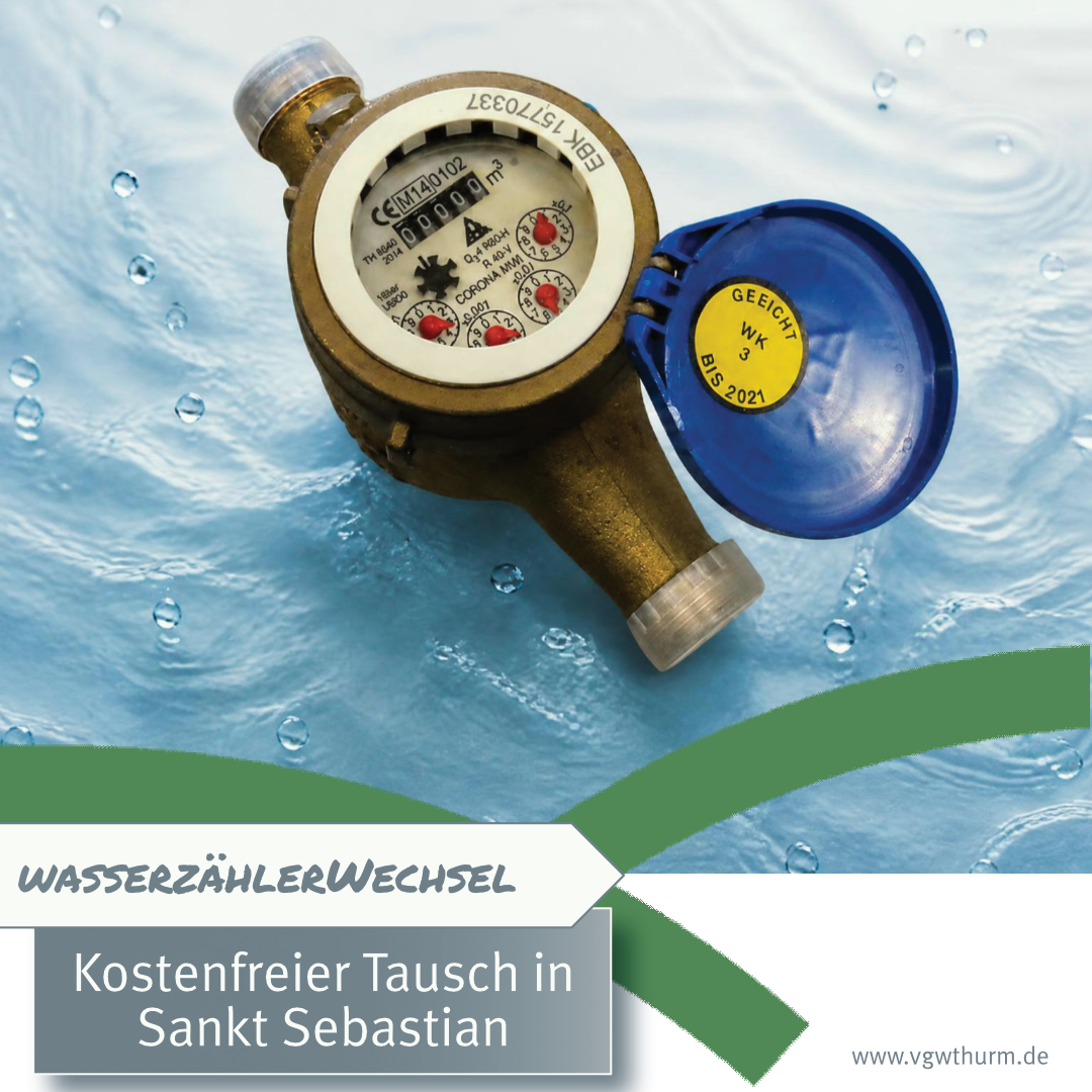 Ablesung Wasserzähler Grafik Ein Wasserzähler ist vor einem Hintergrund, der an Wasser erinnert, abgebildet. Das Foto ist eingebettet in die VG-Grafik zur Information der Bürgerinnen und Bürger mit dem beiden grünen Bögen aus dem Logo und dem Hinweis auf den Wechsel der Wasserzähler.