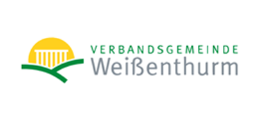 Logo der Verbandsgemeinde Weißenthurm mit sieben weißen Säulen vor einem gelben Halbrund, darunter zwei grüne, halbkreisförmige Linien, die sich treffen. 