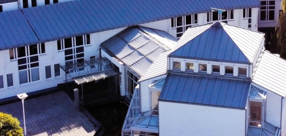 VG-Gebäude Ratssaal Der Eingangsbereich des VG-Gebäudes mit dem Ratssaal sind von oben zu sehen.